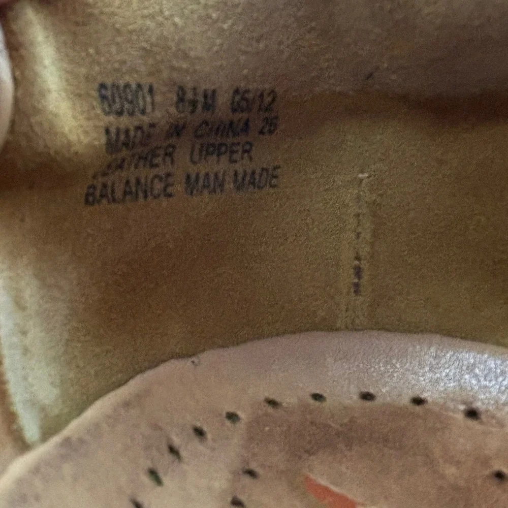 Clarks Unstructured Brown Leather Slip-On Comfort Shoes Womens 8.5 Button Detail